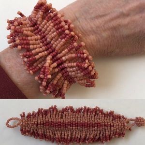 Unique beaded bracelet NWOT